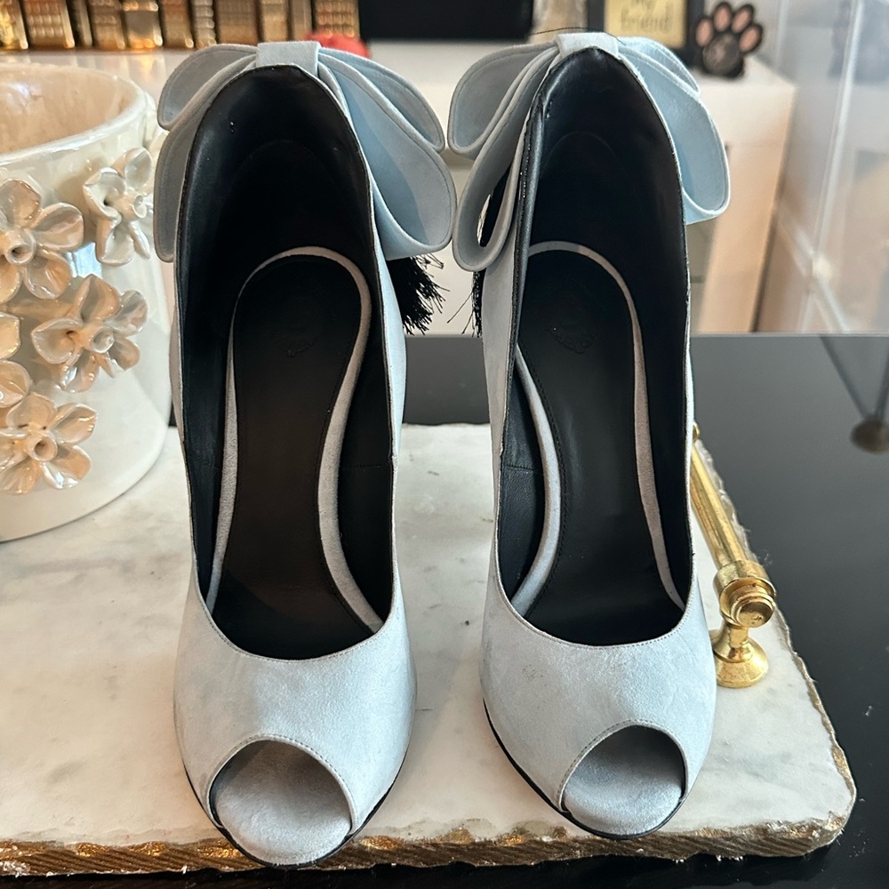 Beautiful tassel bow pump by Aleksander Siradekian